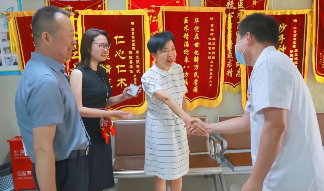 新疆察縣組織部部長一行蒞臨自貢高新腫瘤醫(yī)院訪問，共謀健康發(fā)展！
