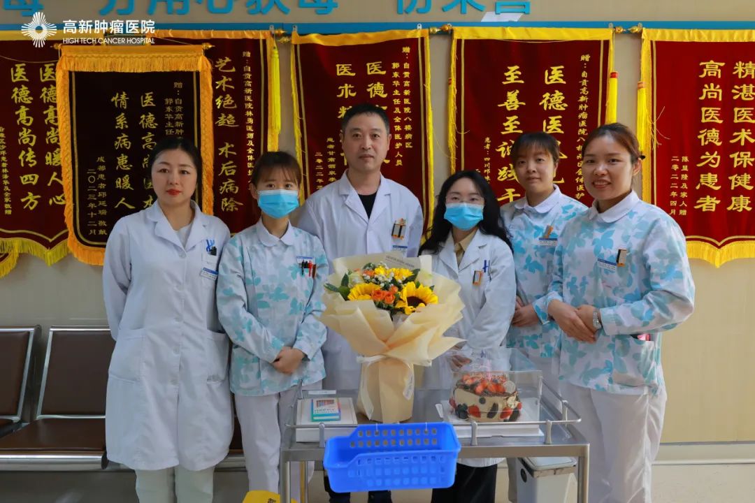 情暖病房，我院三病區(qū)醫(yī)護人員為患者慶祝生日！