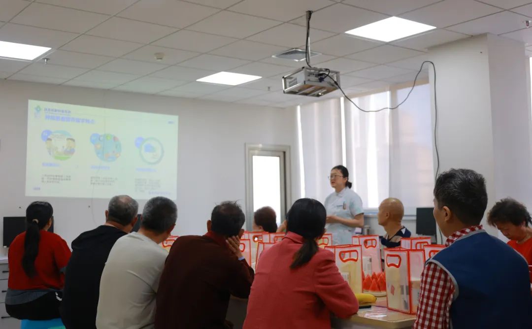 我院腫瘤二病區(qū)開展“腫瘤患者營養(yǎng)宣教會”